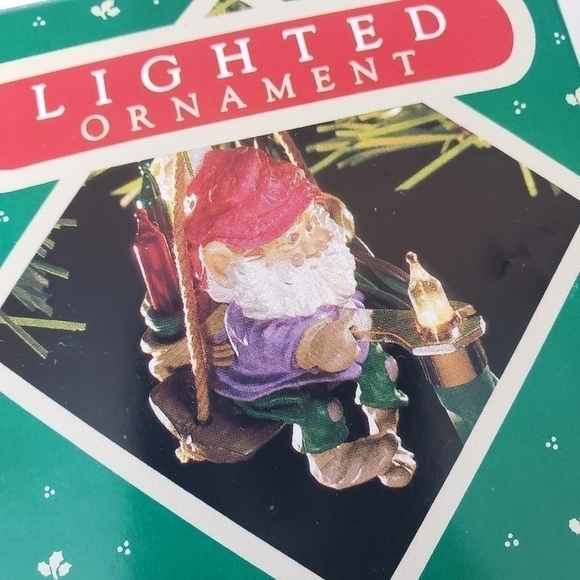 NEW Vintage Hallmark Keepsake Ornament Lighted North Pole Power & Light Elf 1987 - Picture 3 of 3